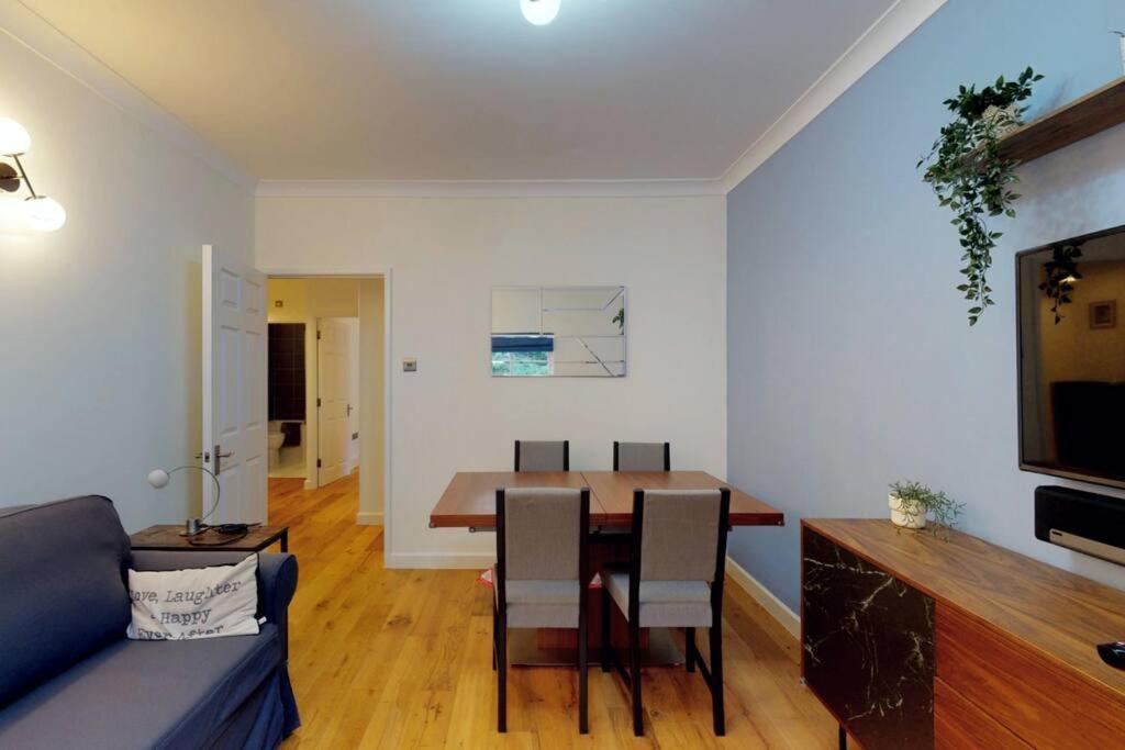 Lovely 2-Bedroom Flat Near Highgate Londra Exterior foto