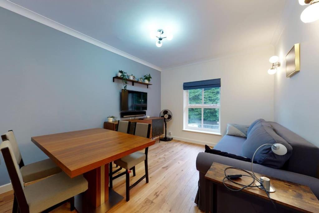 Lovely 2-Bedroom Flat Near Highgate Londra Exterior foto