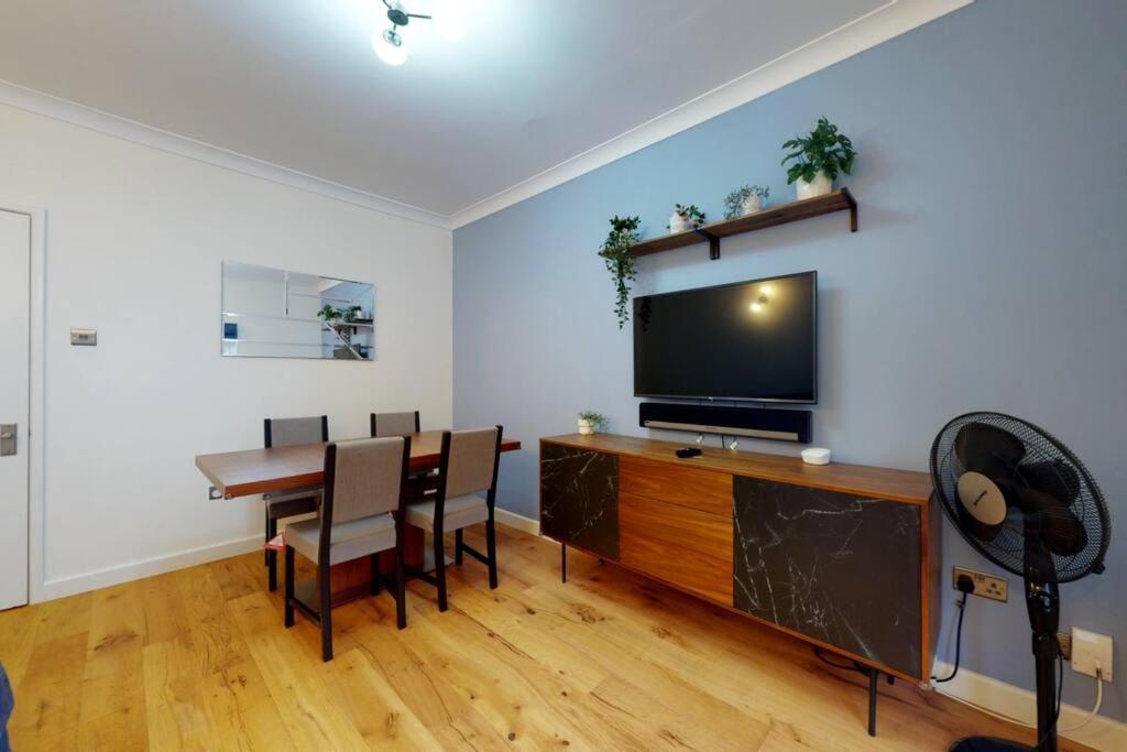 Lovely 2-Bedroom Flat Near Highgate Londra Exterior foto